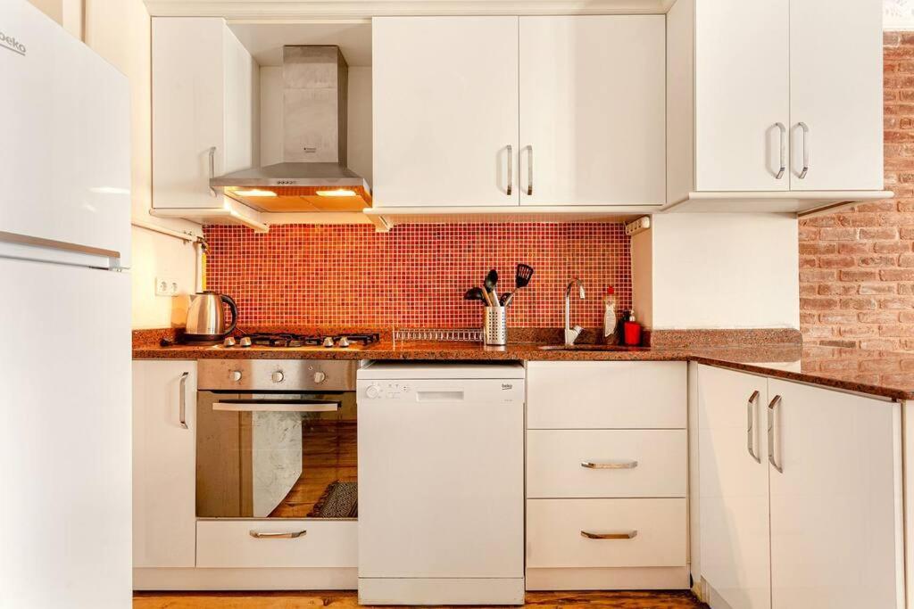 Apartament Location With 2 Bedrooms Istanbul