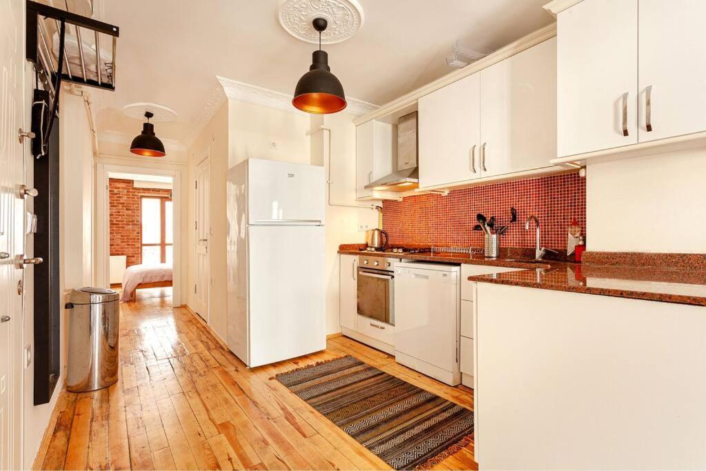 Location With 2 Bedrooms *