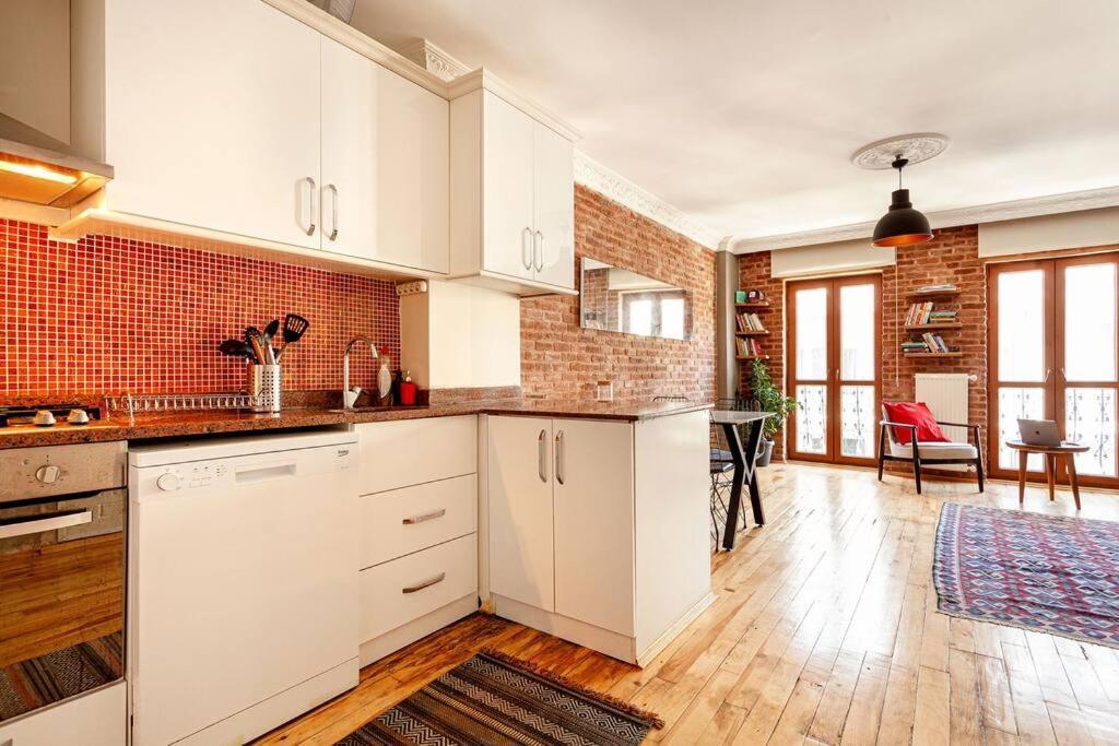 Location With 2 Bedrooms Apartament
