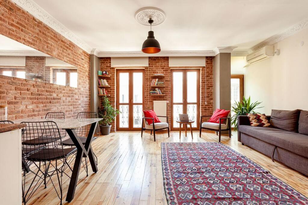 Location With 2 Bedrooms Apartament Istanbul