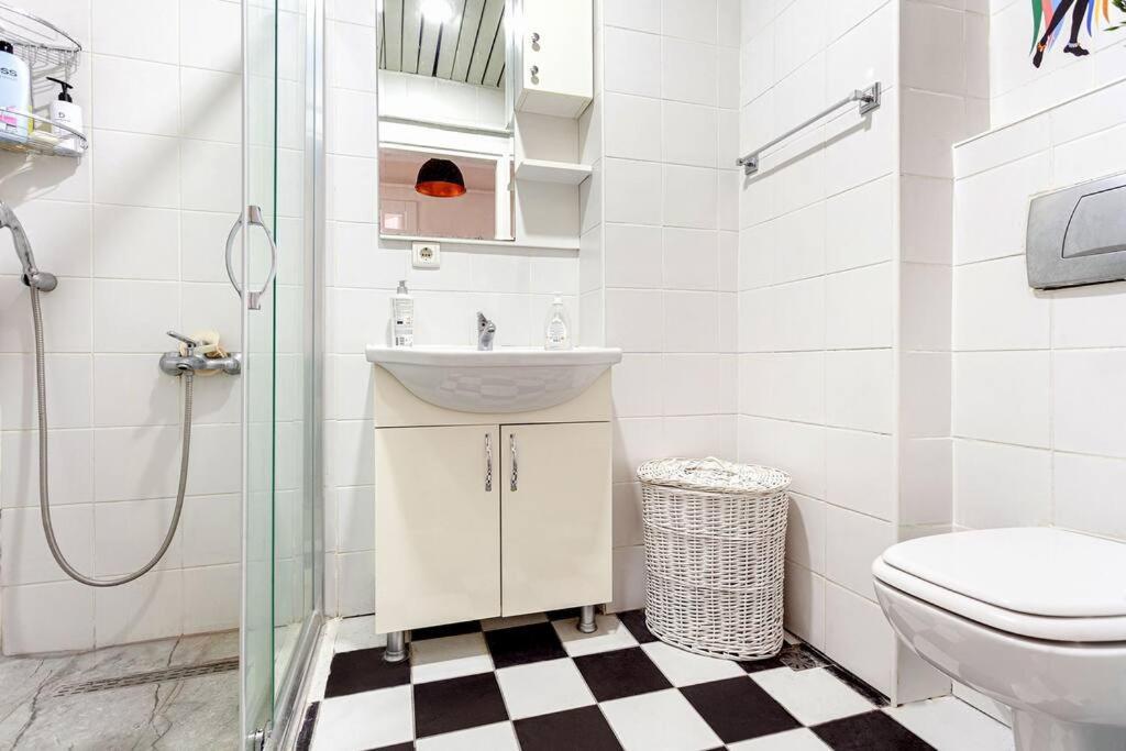 Apartament Location With 2 Bedrooms Istanbul