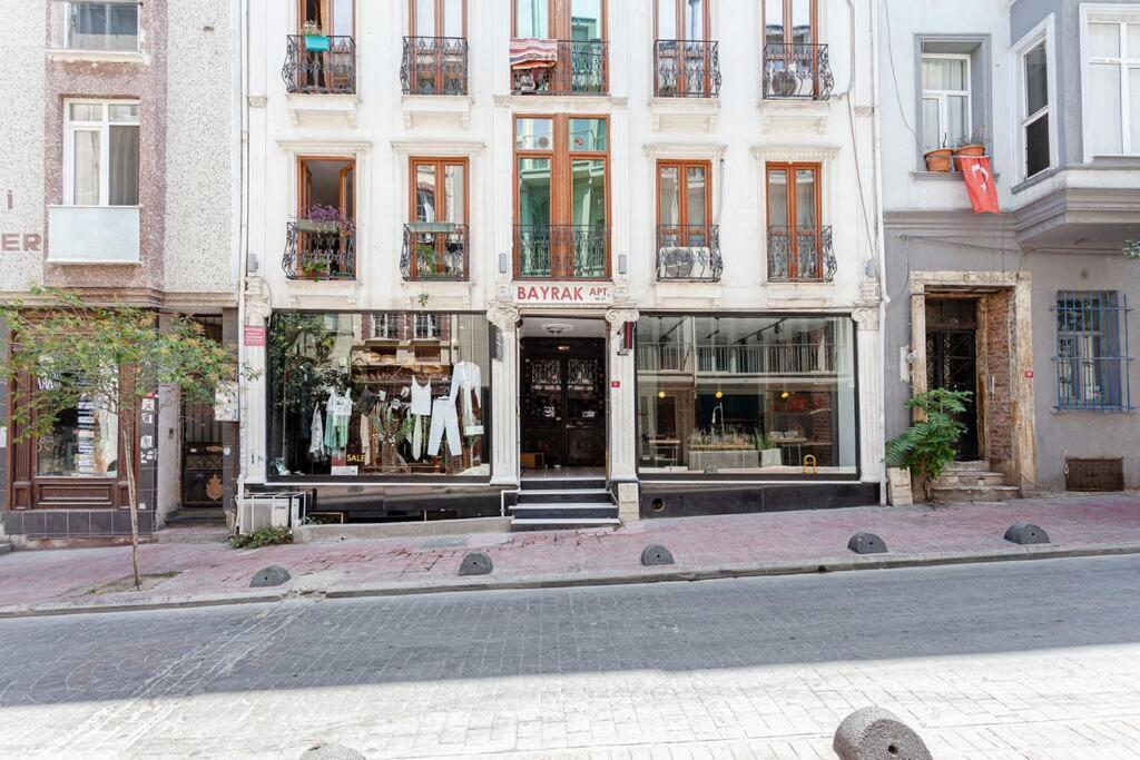 Location With 2 Bedrooms Apartament *