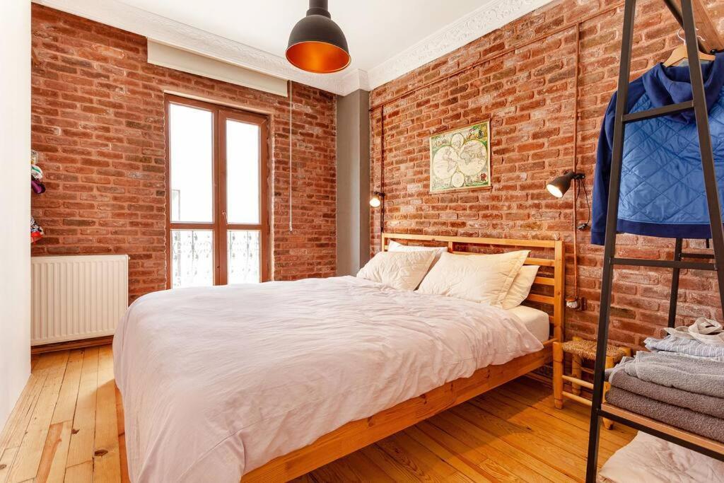 Apartament Location With 2 Bedrooms *