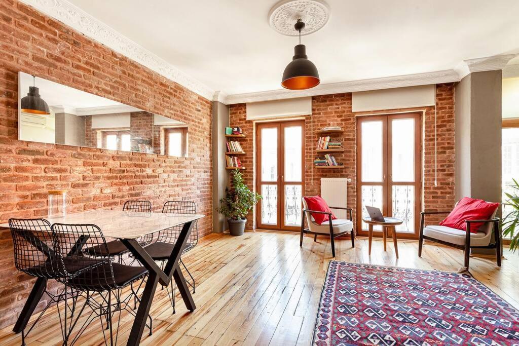 Location With 2 Bedrooms Apartament *