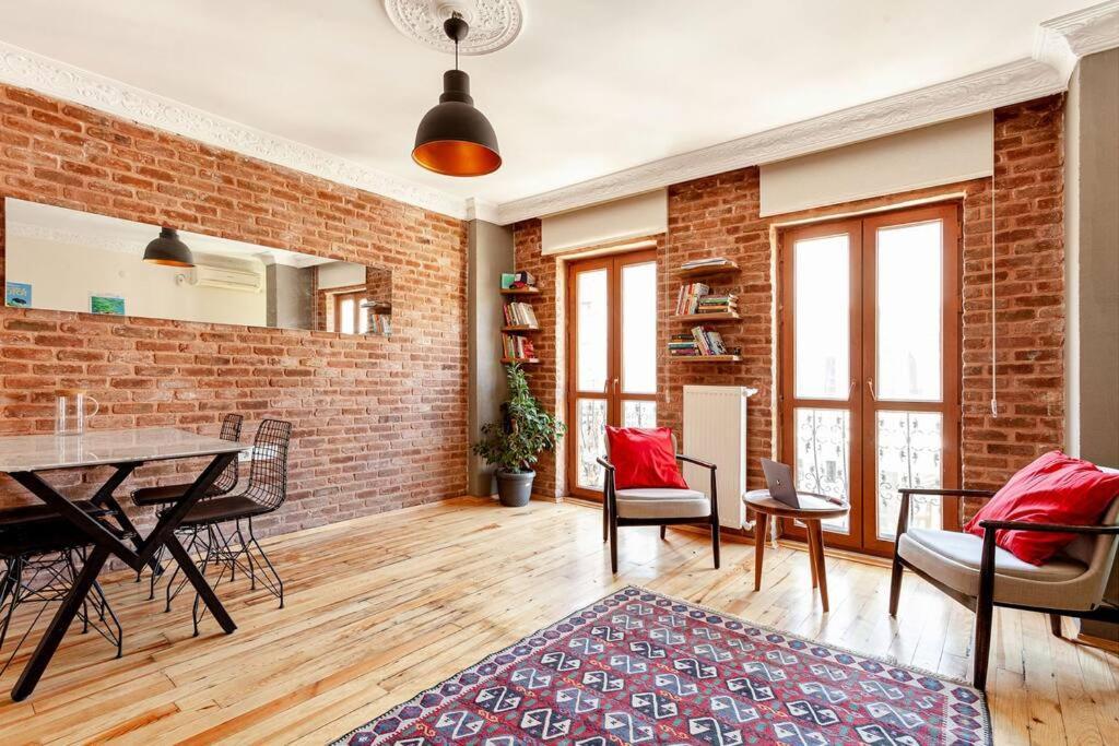 Location With 2 Bedrooms Istanbul